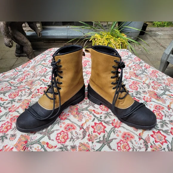 Sorel | Winter Boots | size 9 - Picture 3 of 7